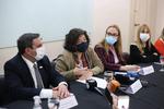 Sundhedsminister Carla Vizzotti (nummer to fra venstre) i Tucuman-provinsen i Argentina fortæller på en pressekonference lørdag, at årsagen til alvorlig lungesygdom på et lokalt hospital  skyldes udbrud med bakterien legionella. I alt 11 er til nu smittet og fire døde. (Foto: Tucuman Province Health Ministry /AFP) Foto: -/Ritzau Scanpix