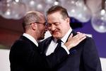 Instruktør Darren Aronofsky støtter sin emotionelle skuespiller Brendan Fraser, der gør opsigtsvækkende comeback med hovedrollen i 'The Whale'. Foto: Yara Nardi/Ritzau Scanpix