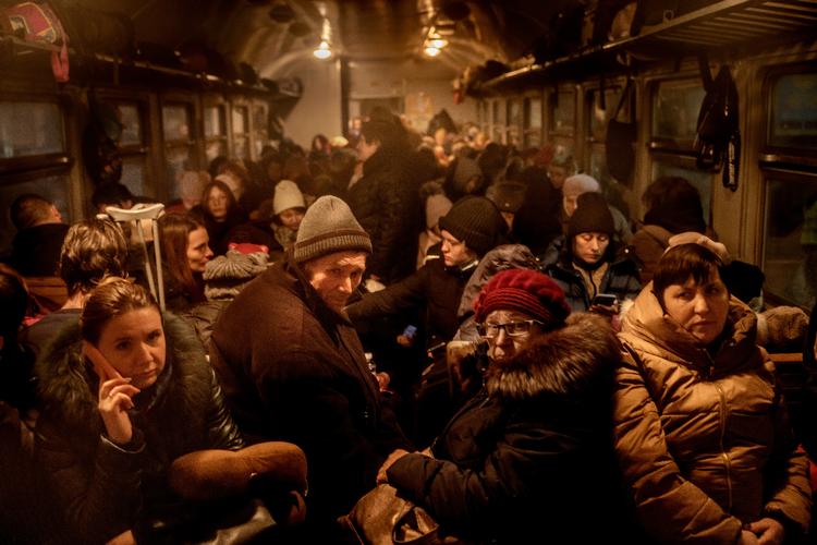 Mens Rusland angreb og drev mennesker på flugt eller i ly på ukrainske togstationer, reklamerede Rockwool i Rusland med at sikre varmen i metroen i Moskva, siger iden ukrainske iværksætter og aktivist Nataliya Popovych. Foto: Mads Nissen/POLITIKEN