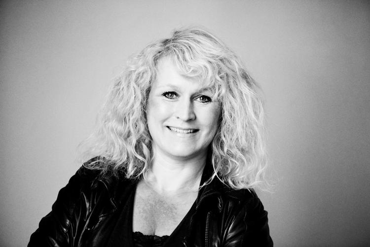 Krimiforfatter Lotte Petri får eksponeret sit bagkatalog, når hun udgiver en ny titel. 