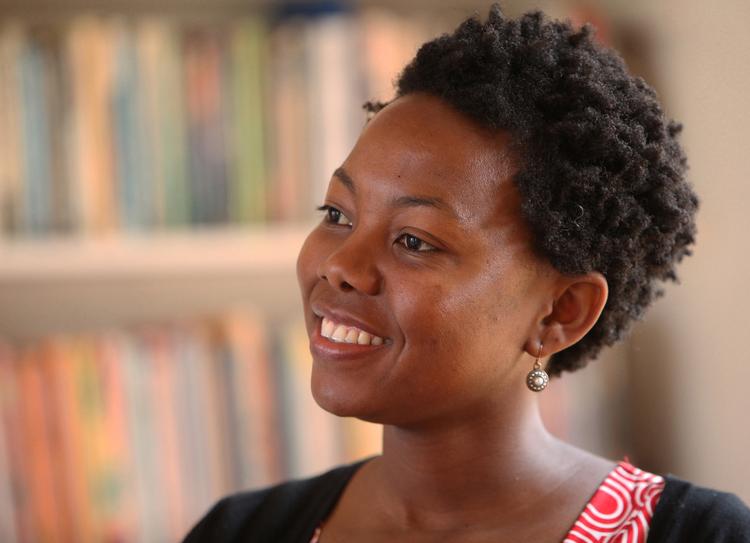 I 2013 var NoViolet Bulawayo den første sorte afirkanske kvinde, der blev nomineret til den eftertragtede Bookerpris. Nu er hun udvalgt igen. Denne gang for romanen 'Glory.  Foto: Tsvangirayi Mukwazhi/Ritzau Scanpix