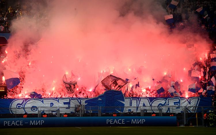  FC Københavns besøg i Dortmund gik ikke stille af. Både før, under og efter kampen hang der en tung sky af vold og optøjer over Champions League-opgøret. Foto: Lars Poulsen