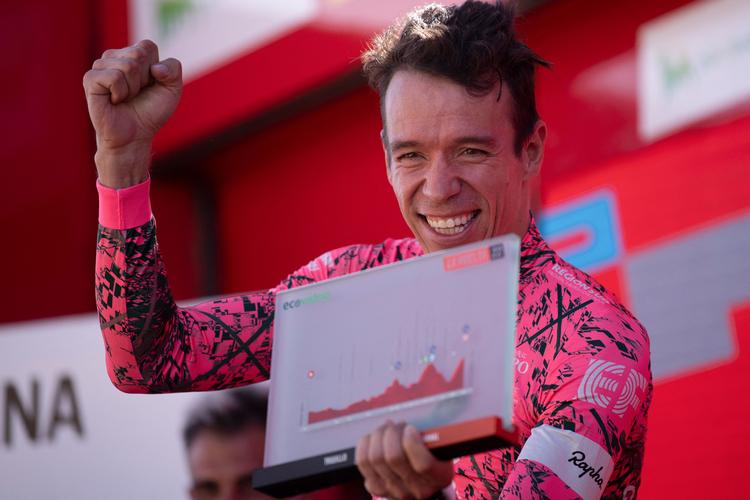 Glæden var ikke til at tage fejl af hos den 35-årige colombianer Rigoberto Uran, da han hyldedes for sejren på 17. etape i Vuelta a España.
 Foto: Jorge Guerrero/Ritzau Scanpix