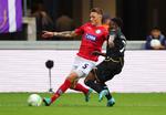 Silkeborgs højreforsvarer Oliver Sonne var påpasselig i udekampen mod Anderlecht torsdag aften, og her ses han i duel med hjemmeholdets midtbanespiller Francis Amuzu. Foto: Johanna Geron/Ritzau Scanpix