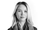 Sonja Furu har i sin nye podcast ’Unormale mennesker’  gæster, der hjælper hende og lytterne med at få udfordrende og opklarende svar.  Foto: Miriam Dalsgaard