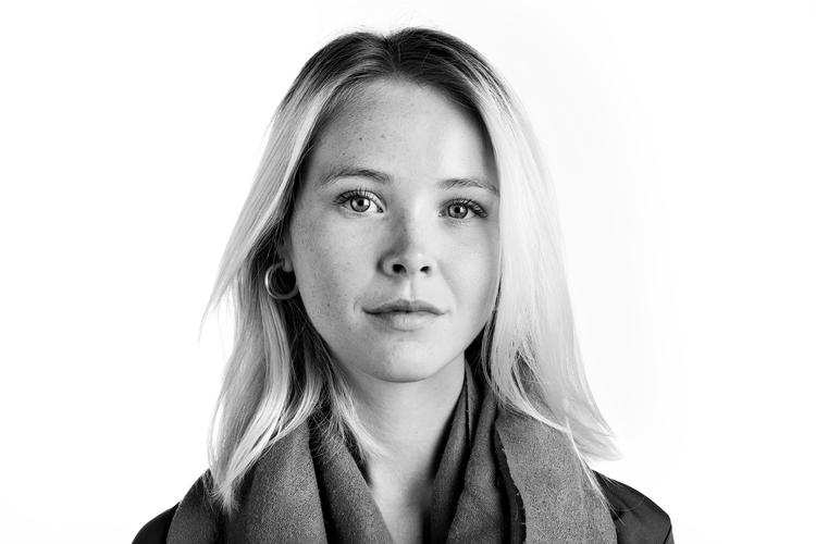 Sonja Furu har i sin nye podcast ’Unormale mennesker’  gæster, der hjælper hende og lytterne med at få udfordrende og opklarende svar.  Foto: Miriam Dalsgaard