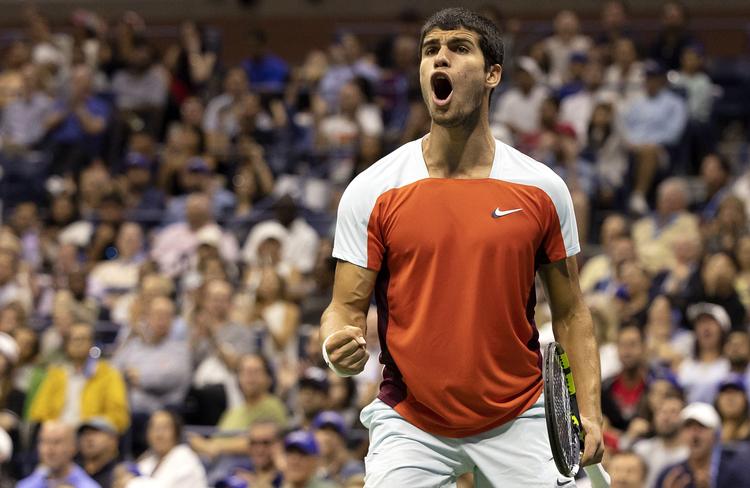 Han har drømt om det, siden han var barn. Natten til mandag lykkedes det for Carlos Alcaraz at blive nummer et i verden og vinde en grand slam. Foto: Al Bello/Ritzau Scanpix