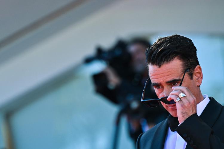 Det irske kulturliv skal genrejses, og flere skuespillere er blandt de heldige modtagere af den irske regeringens ugeløn til arbejdere inden for kunsten. Her er den irske skuespiller Colin Farrell på Venedig Film Festival den 5. september. Det er ikke til at vide, om han har søgt om pengene.  Foto: Tiziana Fabi/Ritzau Scanpix