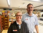 Kent og Anne Gregersen er indehavere af Min Købmand i Haastrup på Fyn. Deres elregning er nu så høj, at de tvivler på, om de kan fortsætte med at holde butikken åben efter jul. Regeringens forslag om en udskydning af ekstraregning på el er ikke nok, siger Kent Gregersen. 
