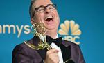 John Oliver tager formentlig sagen ganske roligt. Mandag aften kunne han nemlig glæde sig over at have vundet prisen som årets bedste talkshowvært ved Emmy-uddelingen. For syvende år i træk.  Foto: Frederic J. Brown/Ritzau Scanpix