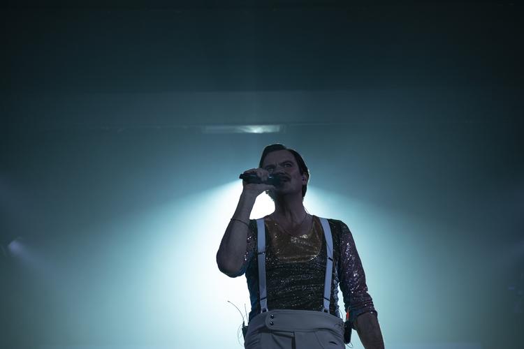  Når »man gør, hvad man vil / men også hvad den anden gør en til«, kommer svævende igennem luften, så er Sommers sangkunst altså svær at stå for.  Foto: Søren Lynggaard