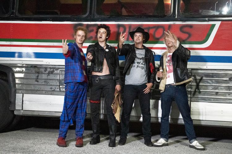 De flabede fire i The Sex Pistols havde en kort, men glorværdig karriere, hvor de fik sat liv i rockmusikken, der var ved at sande til i skalaøvelser og symfoniorkestre.  Foto: Disney +