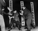 Yamaguchi_assassinates_Asanuma_1960