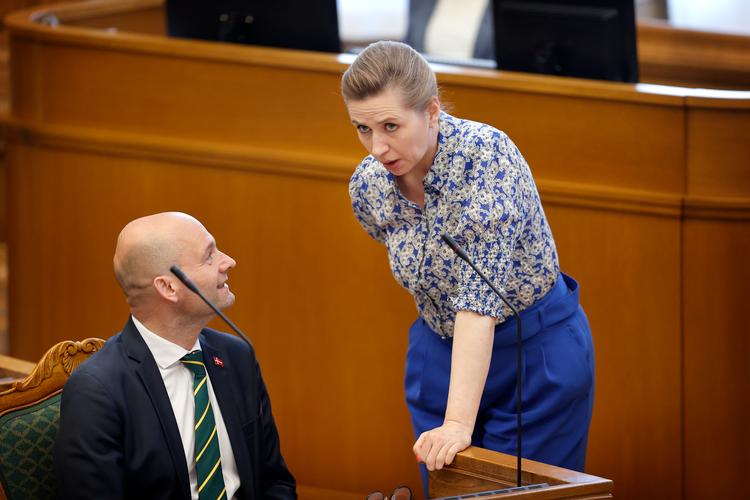 Søren Pape Poulsen (C) og Statsminister Mette Frederiksen (S).  Har de blik for de unge vælgeres udfordringer? Foto: Jens Dresling