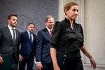 Statsminister Mette Frederiksen, Klima- energi og forsyningsminister Dan Jørgensen, finansminister Nicolai Wammen og erhvervsminister Simon Kollerup på vej til pressemødet om energipriserne, i Spejlsalen i Statsministeriet i København i går.  Foto: Mads Claus Rasmussen/Ritzau Scanpix