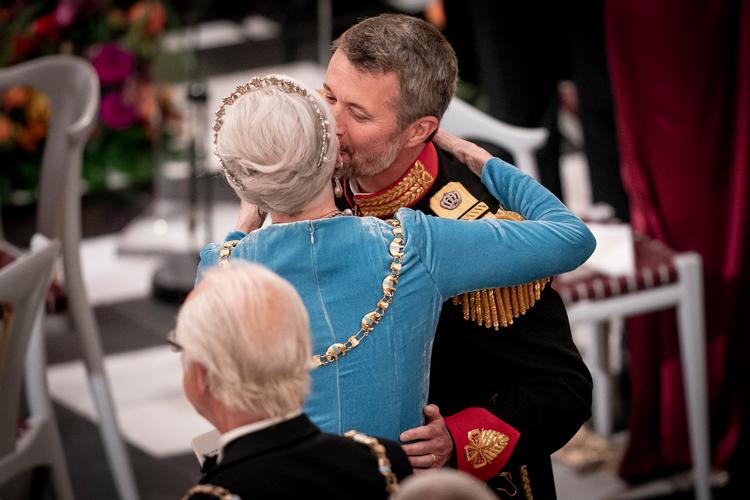 Kronprins Frederik og dronning Margrethe efter kronprinsens tale. Foto: Mads Claus Rasmussen/Ritzau Scanpix