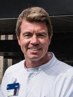 Overlæge og professor i retsmedicinsk kardiologi Jacob Tfelt-Hansen har sammen med sine kolleger undersøgt, hvorfor helt unge rammes af hjertestop. Foto: Henrik Thorn/Rigshospitalet