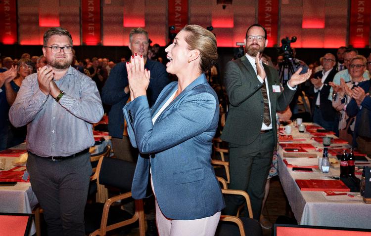     Statsminister og formand Mette Frederiksen efter sin tale ved Socialdemokratiets Årsmøde 2022 i Aalborg Kongres &amp; Kultur Center lørdag den 17. september 2022.. (Foto: Henning Bagger/Ritzau Scanpix)   Foto: Henning Bagger/Ritzau Scanpix