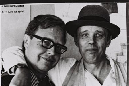 Her ses John Hunov sammen med i dag verdensberømte Joseph Beuys, 