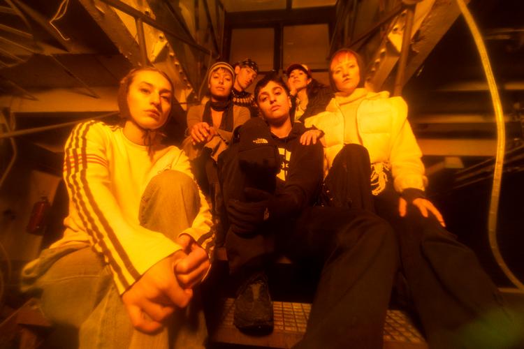 Giv dig hen til Final Planets univers, når festkollektivet inviterer indtager i Folkehuset Absalon. Foto: Katrine Hørup Noer