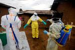 Ebola kostede i 2014-2016 11.000 mennesker livet i Vestafrika og viste sig igen i 2019. Nu er virussen tilbage, efter at en 24-årig mand i Uganda er død kort tid efter at have udvist symptomer. Foto: Zohra Bensemra/Ritzau Scanpix