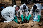 I den tilbageerobrede by Izjum er der fundet over 400 grave. Nu skal det undersøges om der er tale om  krigsforbrydelser.
 Foto: Martin Lehmann