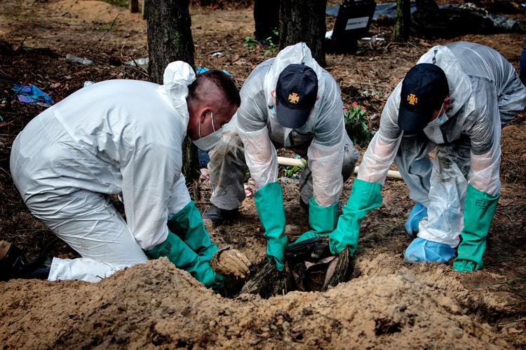 I den tilbageerobrede by Izjum er der fundet over 400 grave. Nu skal det undersøges om der er tale om  krigsforbrydelser.
 Foto: Martin Lehmann