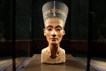 Skulpturen her, som vises i Det egyptiske museum i Berlin, forestiller dronning Nefertiti. Foto: Michael Sohn/Ritzau Scanpix