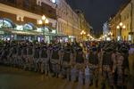 Deltagerne i fredsdemonstrationen i Moskva mødte kampklædte betjente. Foto: Reuters/Ritzau Scanpix