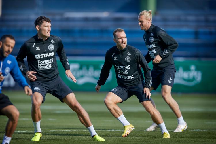 Selv om spillere som Christian Eriksen og Andreas Christensen begge har skiftet klub denne sommer, kigger landstræneren en anden vej, når han skal fremhæve to skifter. Foto: Jens Dresling