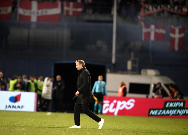  Kasper Hjulmand havde lidt at tale om efter kampen. Nu skal Danmark overvinde de franske verdensmestre og Kroatien tabe point mod Østrig for, at holdet sikrer sig gruppesejren.  Foto: Lars Poulsen