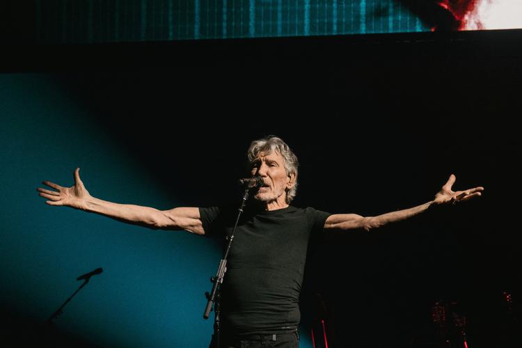 Den 79-årige forsanger for Pink Floyd, Roger Waters, er kendt for at dele ud af sine politiske overbevisninger. Hans kritik af den ukrainske præsident koster ham to koncerter i Polen.  Foto: Amr Alfiky/Ritzau Scanpix