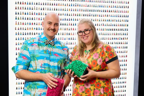 Peter og Ida er blandt de seks tilbageværende deltagerpar i anden sæson af den danske udgave af 'Lego Masters'. Foto: Henrik Ohsten/TV 2
