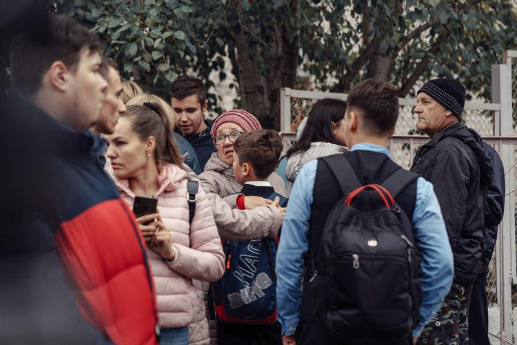 En ukendt bevæbnet mand har mandag dræbt 13 og såret 21 ved et skyderi på en skole i den russiske by Isjevsk i det vestlige Ural. Foto: Maria Baklanova/Ritzau Scanpix