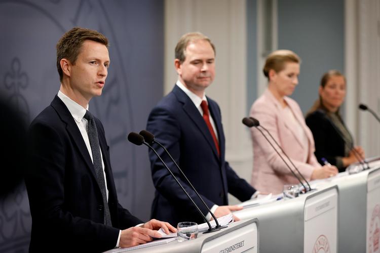 Uddannelses- og forskningsminister Jesper Petersen (S) mener ikke, at kortere kandidatuddannelser får negative konsekvenser for de studerendes berøring med arbejdsmarkedet.  Foto: Jens Dresling