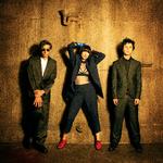 Newyorkerbandet Yeah Yeah Yeahs har stadig det karismatiske powerhouse af en sanger, Karen O., i front. Pr-foto 