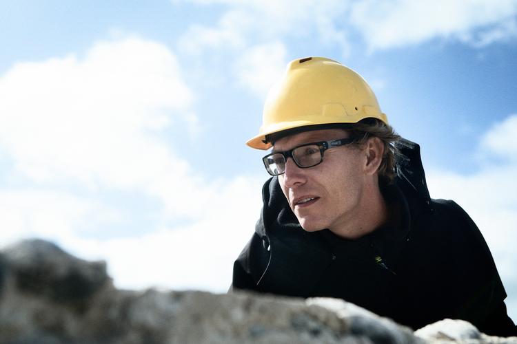 Da Nationalmuseet rev Mårup Kirke ned, fordi skrænten var  kommet for tæt på, registrerede Thomas Bertelsen, hvordan kirken var bygget.   Arkivfoto Jens Henrik Daugaard