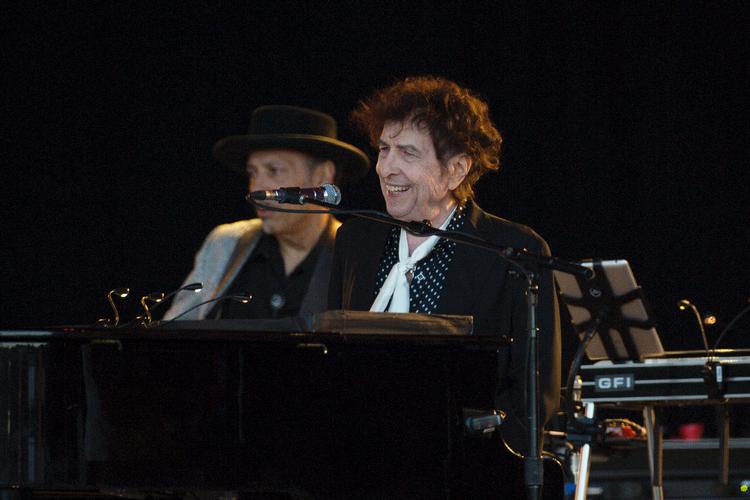 Der var ikke kun forbud mod mobiltelefoner, men også fotoforbud i Royal Arena. Så her er Dylan fotograferet for ikke så forfærdeligt længe siden på Roskilde Festival. 'The Times Are A-Changin'' - Dylan not so much. Arkivfoto Thomas Borberg