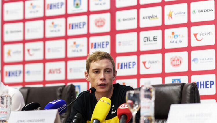 Interessen for Jonas Vingegaards medvirken i Cro Race er stor, og han var således eneste deltater på pressemødet inden starten. Foto: Cro Race.. 
