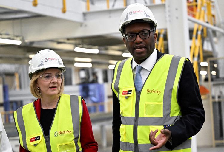Premierminister Liz Truss og finansminister Kwasi Kwarteng har ikke fået den modtagelse af deres vækstpakke, som de havde håbet på Foto: Dylan Martinez/Ritzau Scanpix