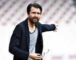 Da Peter Hyballa ankom til Esbjerg fB for at træne klubbens førstehold holdt han en så horribel tiltrædelsestale, at den burde have kostet ham jobbet på stedet. Træneren valgte i stedet selv at sige op få uger senere efter anklager om truende og voldelig adfærd over for spillertruppen.  Foto: Ernst van Norde