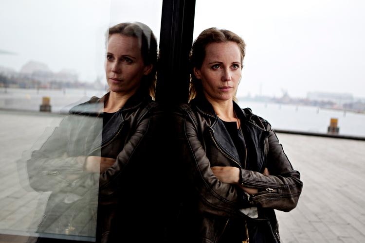 Bandet Choir of Young Believers skrev sangen 'Hollow Talk' til DR-serien 'Broen', hvor den svenske skuespiller Sofia spillede karakteren Saga Noren. Den slags kunstnerisk musik, skal der være mindre af i DR's programmer.   Foto: Martin Lehmann