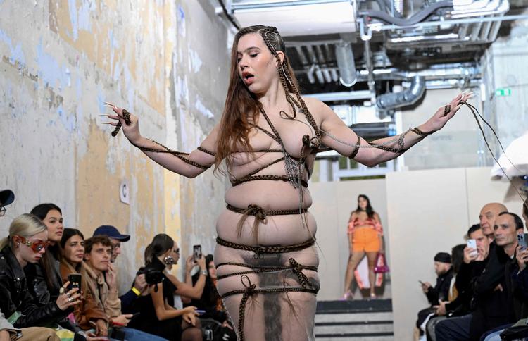 Når Michaela Stark deler sine designs på Instagram, hvor hun følges af over 100.000, bliver de ofte censureret af det sociale medie.  Foto: Emmanuel Dunand/Ritzau Scanpix