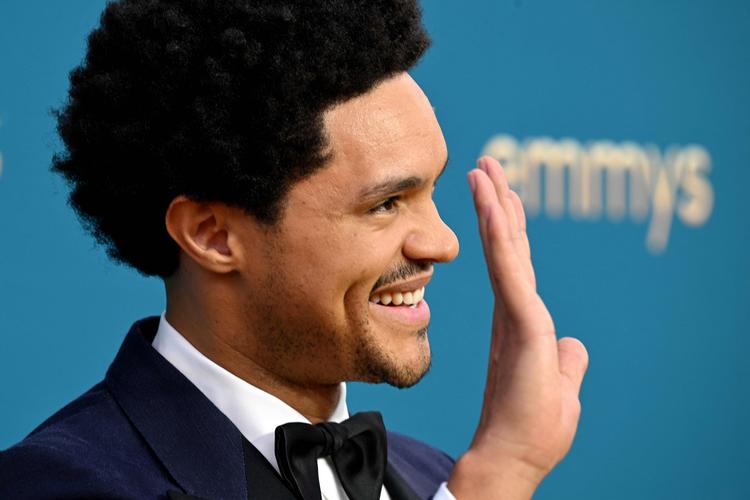 Trevor Noah ses her til Emmy-uddelingen tidligere på måneden.  Foto: Robyn Beck/Ritzau Scanpix