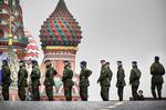 Russiske soldater på Den Røde Plads i Moskva.  Foto: Alexander Nemenov/Ritzau Scanpix