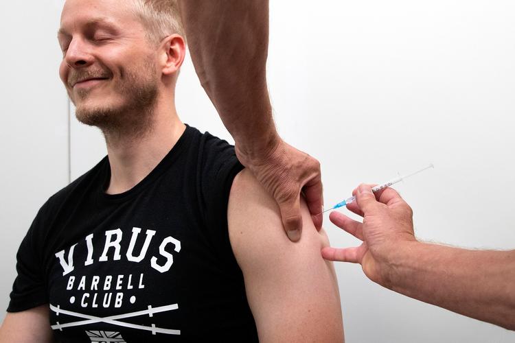 Alexander Kølvig bliver vaccineret. (Arkivfoto) Foto: Finn Frandsen