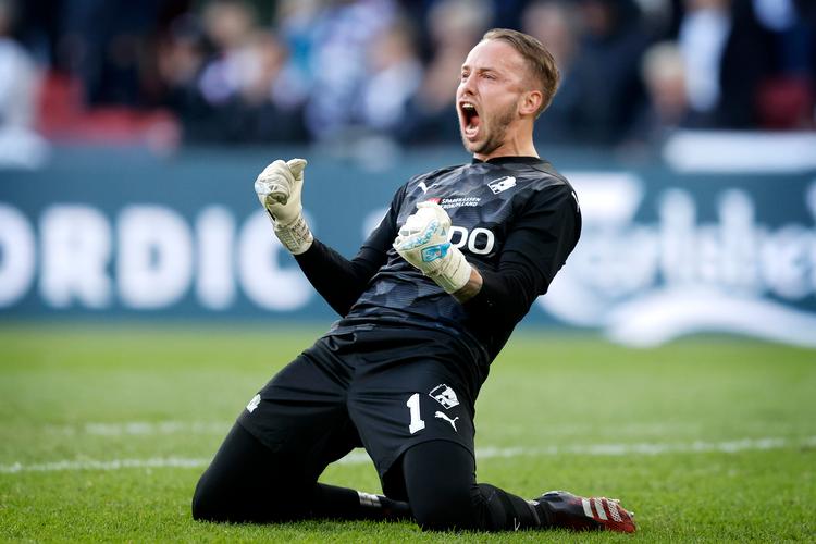59 redninger på 67 afslutninger har Randers FC's målmand Patrick Carlgren jublet over. Foto: Jens Dresling