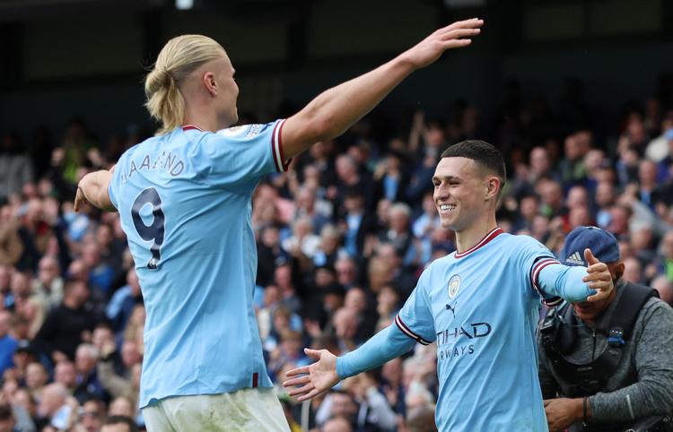 Erling Braut Haaland og Phil Foden er begge 22 år og begge scorede hattrick mod Manchester United. I alt har de scoret henholdsvis 14 og 5 mål i Premier Legue i denne sæson. Foto: Phil Noble/Ritzau Scanpix