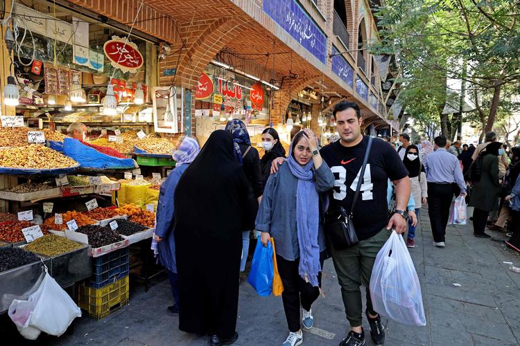 Den Store Bazar i Teheran er i dag åben og upåvirket af demonstrationerne imod præstestyret, som især foregår på universiteter og blandt helt unge.
 Foto: Atta Kenare/Ritzau Scanpix