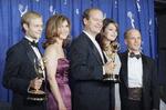 Den oprindelige rollebesætning i 'Frasier'. Fra venstre ses David Hyde Pierce, Jane Leeves, Kelsey Grammer, Peri Gilpin og Dan Butter. Fotografiet er fra 1995, hvor 'Fraiser' vandt fem Emmys, blandt andet for bedste komedieserie. 
 Foto: Reed Saxon/Ritzau Scanpix